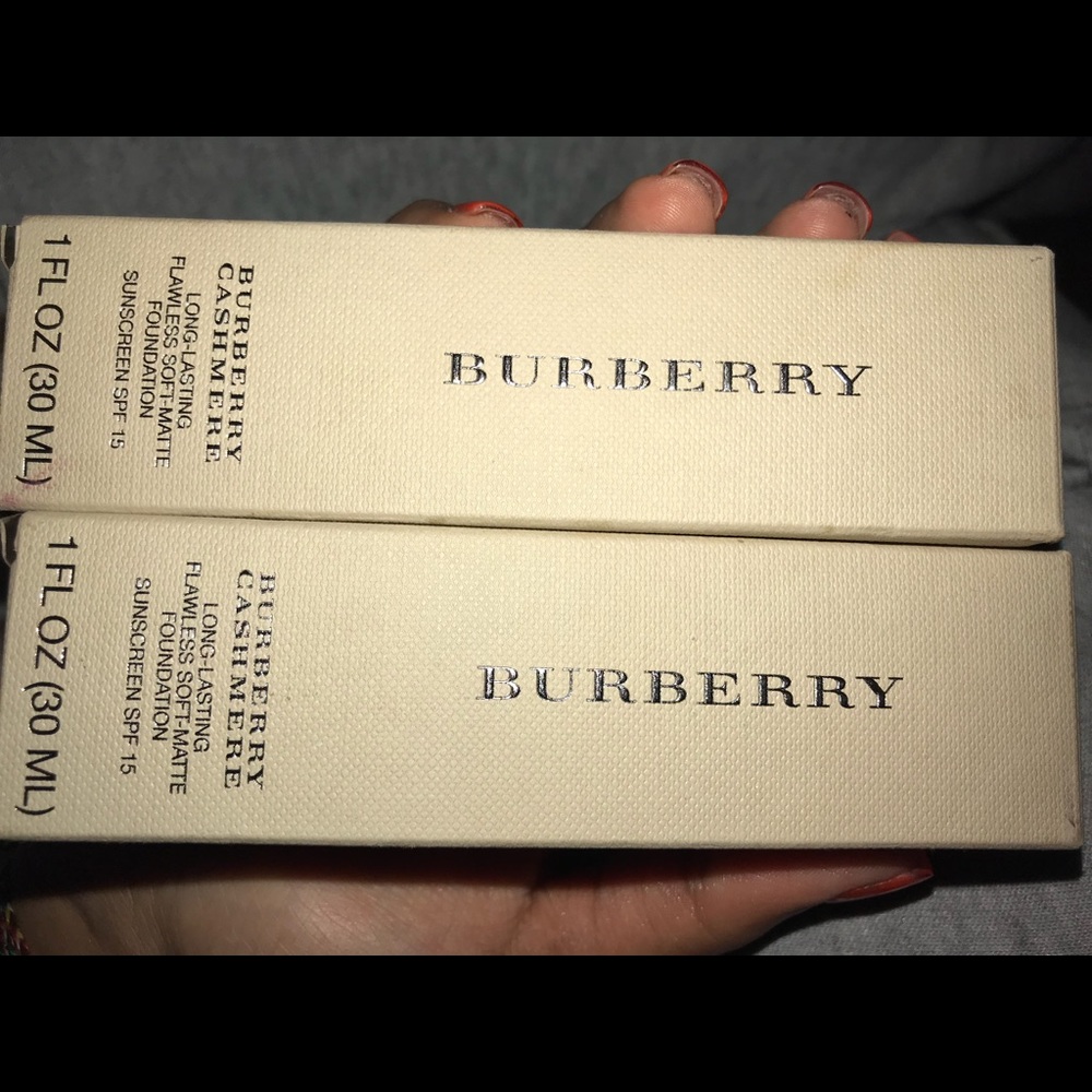 BURBERRY FOUNDATION IN CHESTNUT (BRAND NEW)